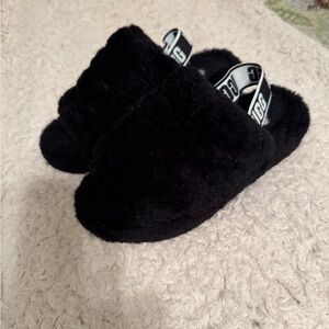 UGG Black Fluffy Slide Slippers – Cozy Faux Fur House Shoes